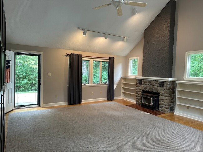 Building Photo - 135 Oregon Rd
