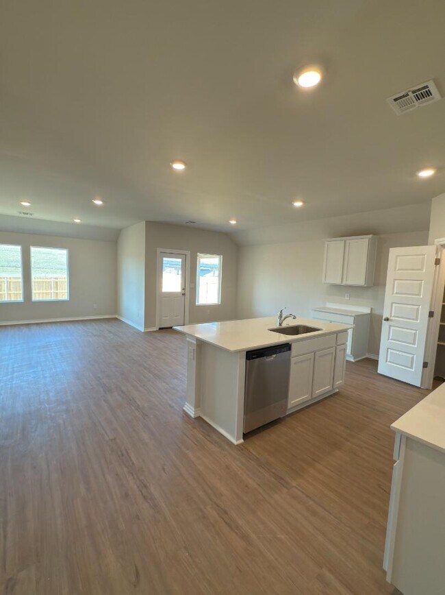 Building Photo - 2924 Firefly Dr
