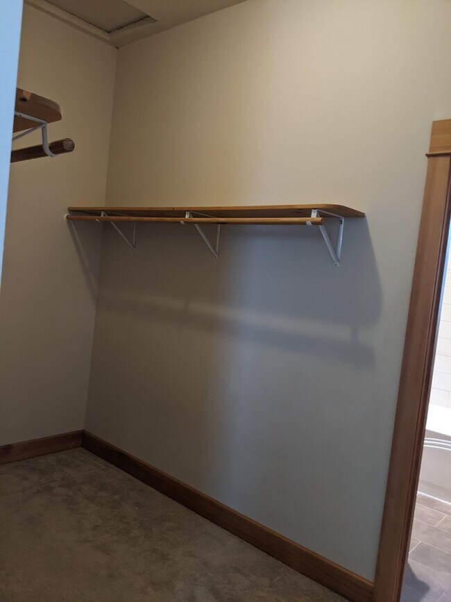 Building Photo - 675 Larch Ct