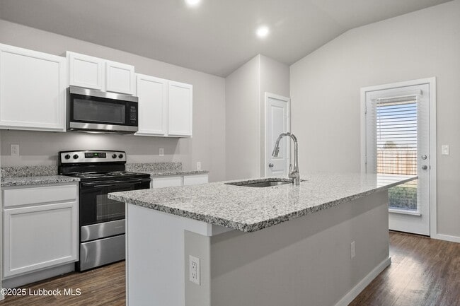 Building Photo - 2031 Kenwood Ave