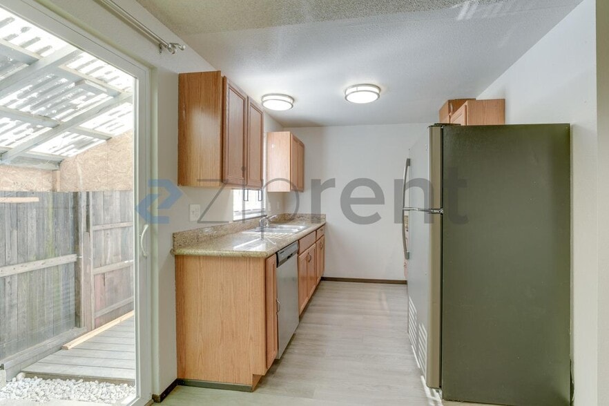 Building Photo - Unit A