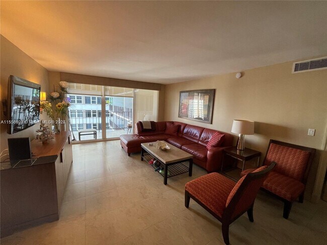 Building Photo - 2030 S Ocean Dr