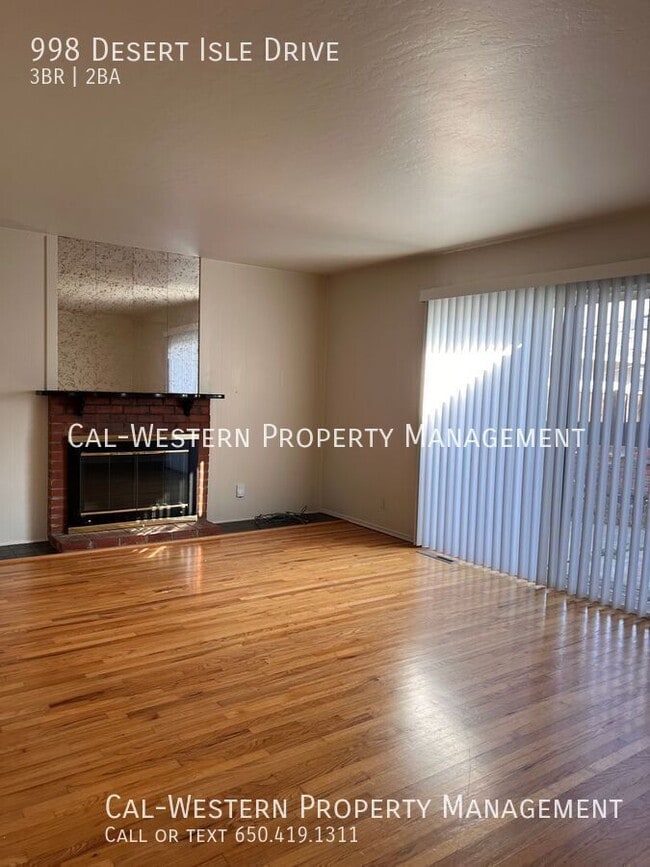 Building Photo - 998 Desert Isle Dr