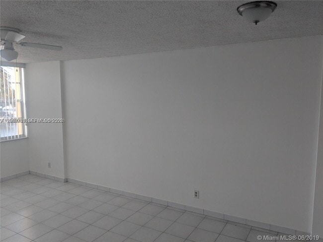 Building Photo - 2741 Taft St