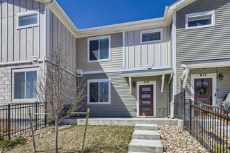 Building Photo - Beautiful SW Longmont Townhome