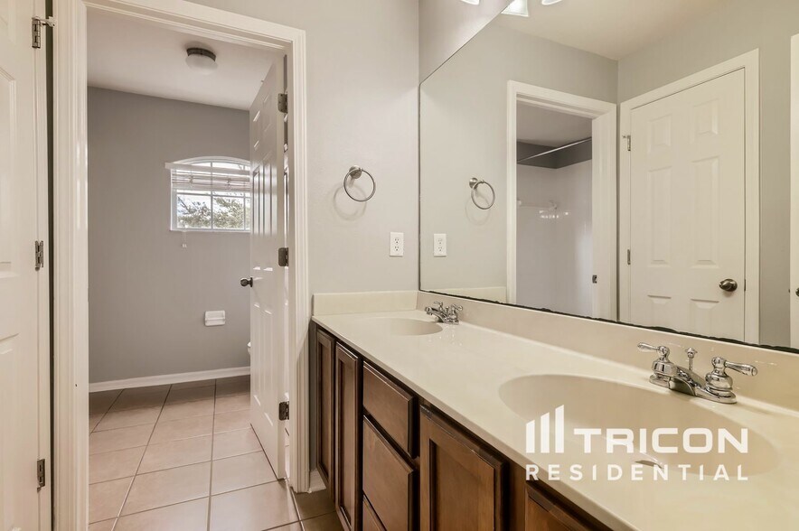 Building Photo - 4422 Fieldview Cir