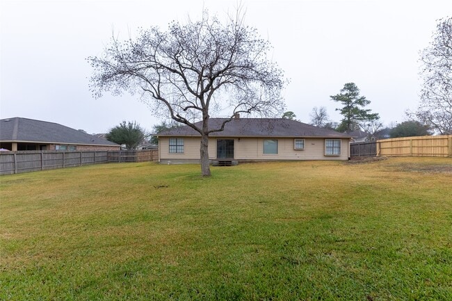 Building Photo - 328 Lake View Dr