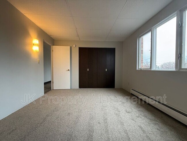 Building Photo - 1122 1st Ave SW