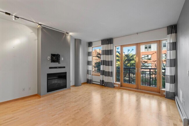 Building Photo - 401 N 2nd St