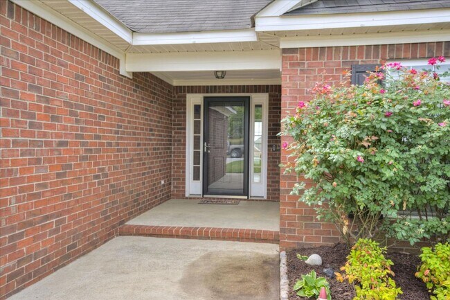 Building Photo - 3 Bedroom/2 Bathroom Home with Deck, Garage, and Fenced Backyard less than 3 Miles from Ft. Gordon