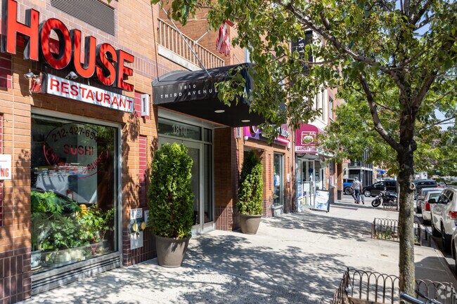 Building Photo - The Art House