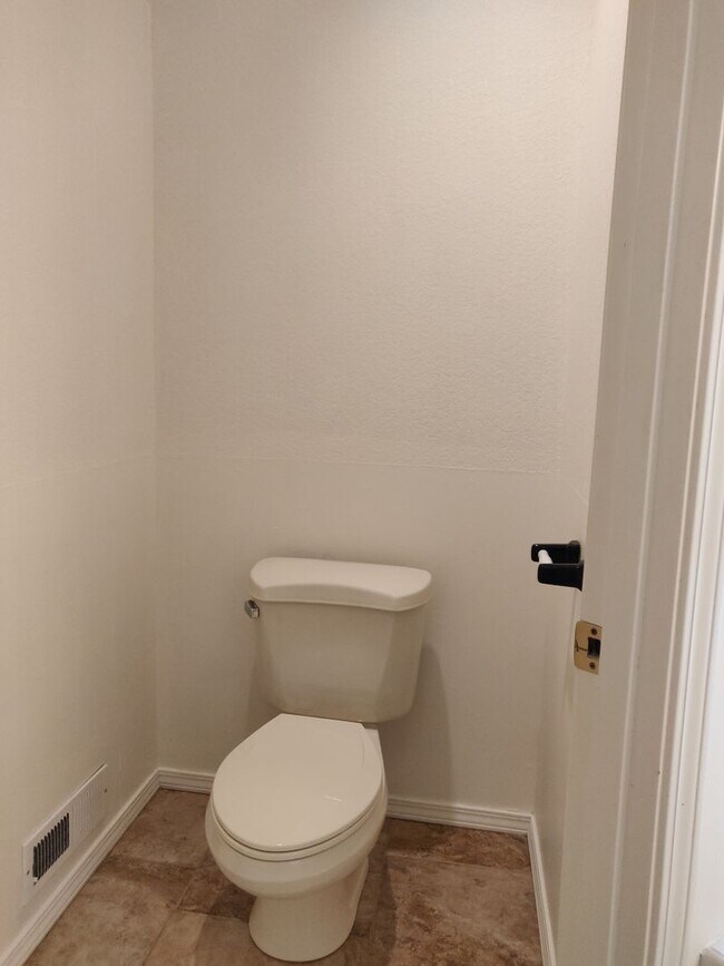 Building Photo - Spacious and charming, this two-story 4 be...