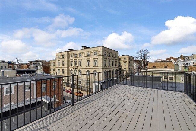 Building Photo - 152 Marion St