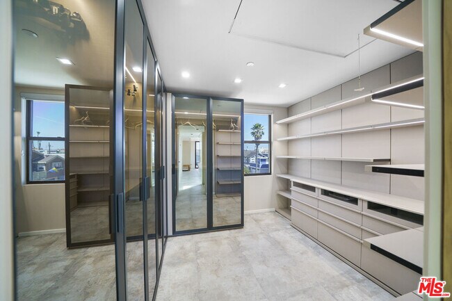 Building Photo - 1500 Ocean Dr