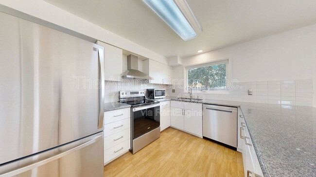 Building Photo - 2314 SE 53rd Ave