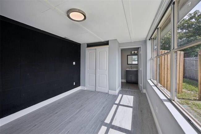 Building Photo - 6036 Dogwood Dr