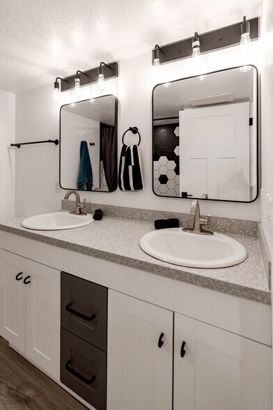 double vanity - 140 N 700 E