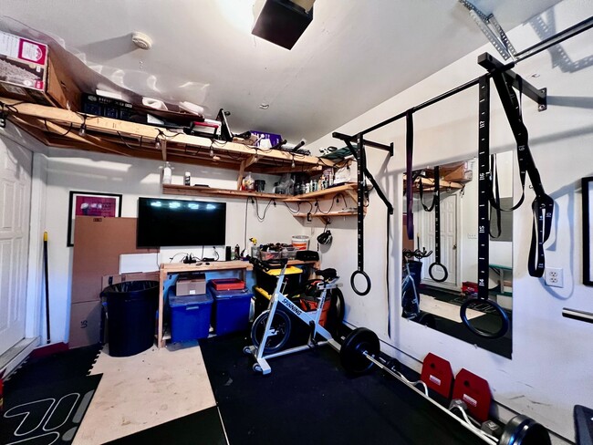 Building Photo - Beautiful home in the Chancellor Walk neig...