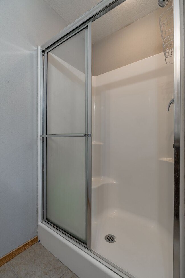 Building Photo - 3 Bedroom 2.5 Bath Townhome near CAMPUS!!!...