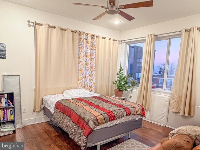 Building Photo - 1754 N Randolph St