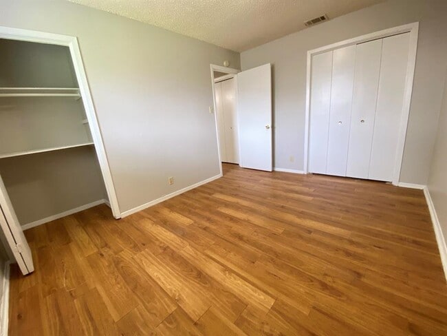 Building Photo - 11200 Renel Dr