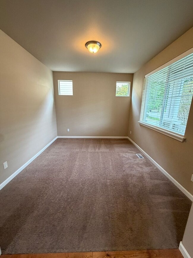 Building Photo - 1415 Grindstone Dr SE