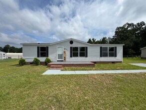Building Photo - Beautifully Updated 3 Bed 2 Bath Home with...
