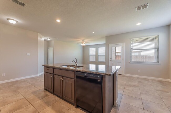 Building Photo - 1000 Meadow Scape Dr