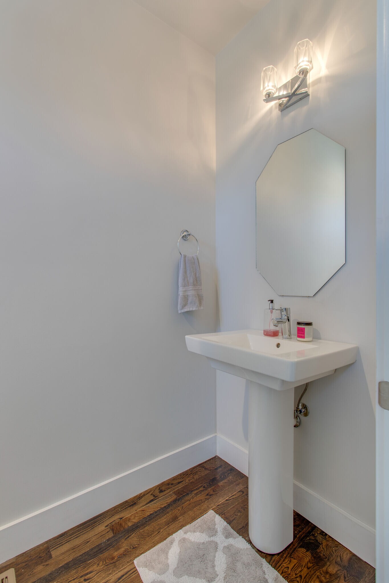 Livingroom 1/2 Bath - 1515 Porter Rd