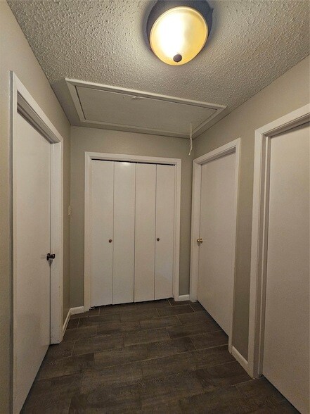 Building Photo - 16715 Rockbend