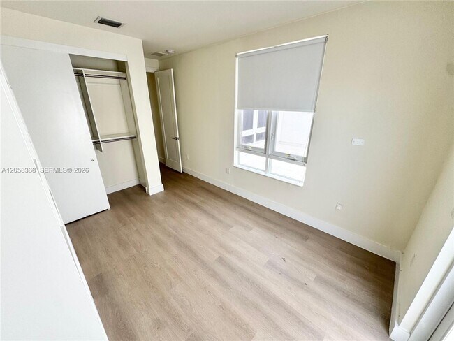Building Photo - 6423 NW 105th Ct