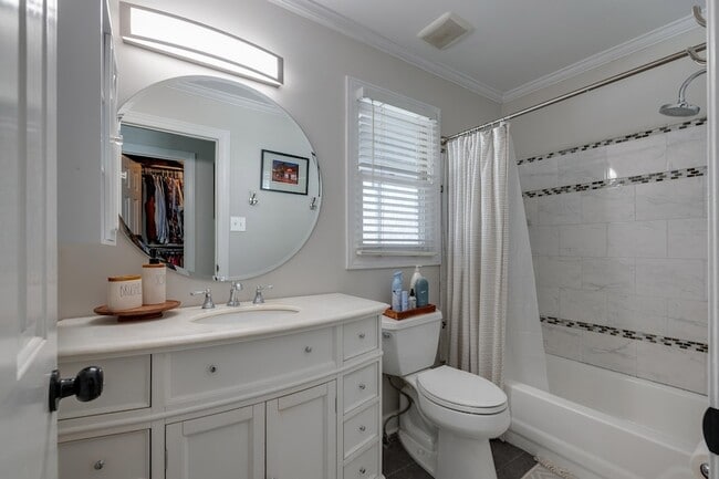 Building Photo - 589 Madewood Dr