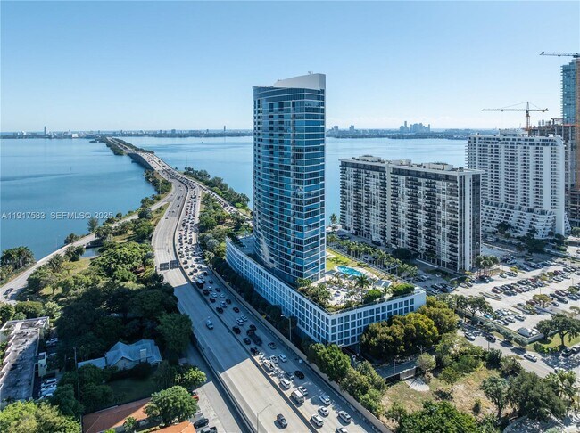 Building Photo - 601 NE 36th St