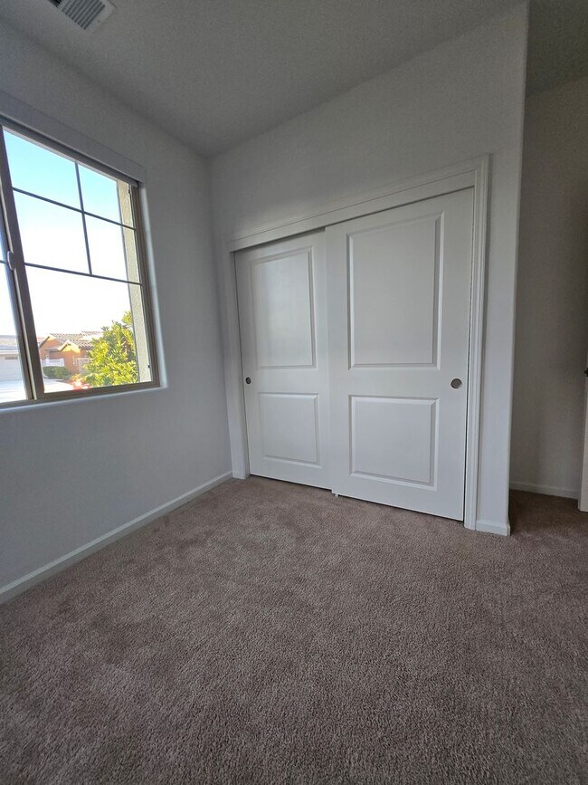 Building Photo - HIGHGATE 3 BED 2 BATH HOUSE RENTAL