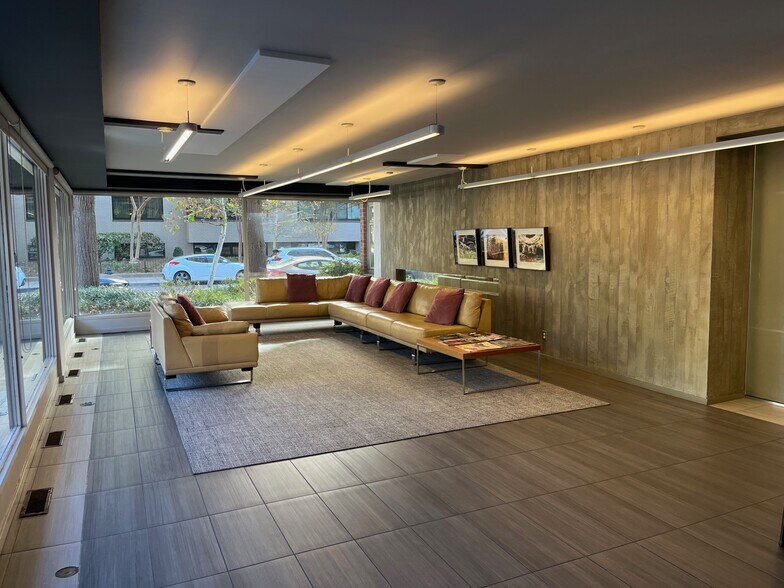 Building Lobby - 1545 18th St NW