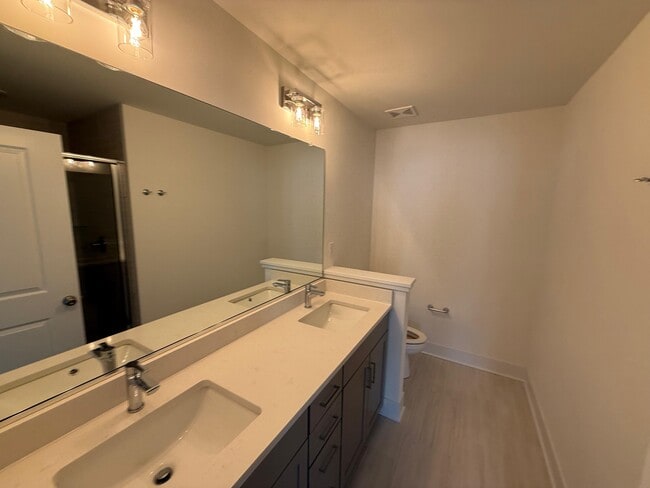 Building Photo - 15342 Oasis Sun Aly