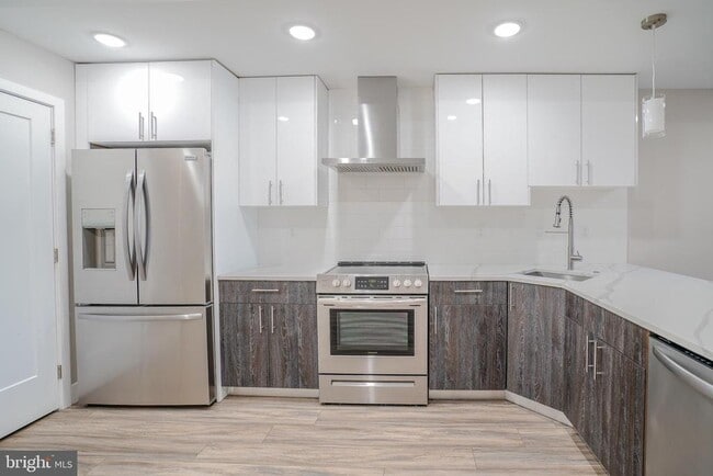 Building Photo - 2222 Frankford Ave