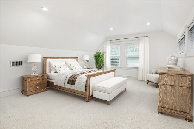 Building Photo - 208 E 12th St