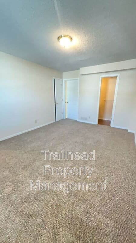 Building Photo - 18231 East 12th Terrace N