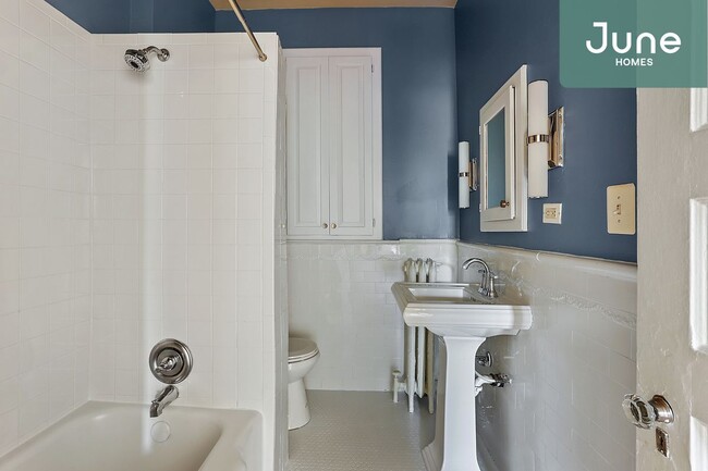 Building Photo - Full room in 4-bed/2.0-bath Home