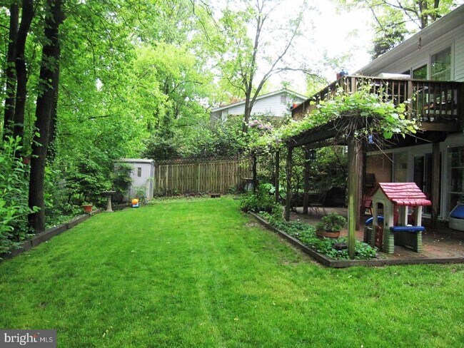 Building Photo - 3913 Moss Dr