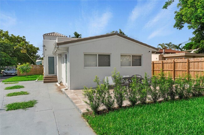 Building Photo - 1637 Jackson St