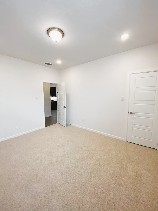 Guest / 5th Room - 621 Hummingbird Dr