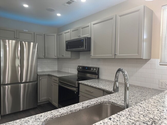 Building Photo - 415 Highland Ave