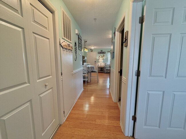 Building Photo - 305 N Topsail Dr