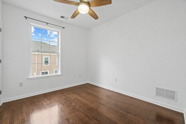 Building Photo - 205 Roosevelt Dr