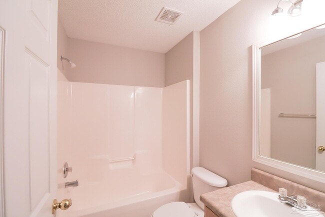 Building Photo - 8033 Stonebrook Dr