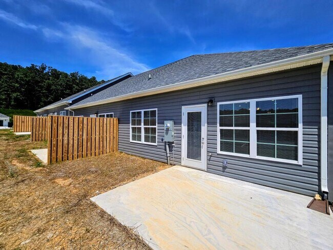 Building Photo - 395 NE Bellingham Dr