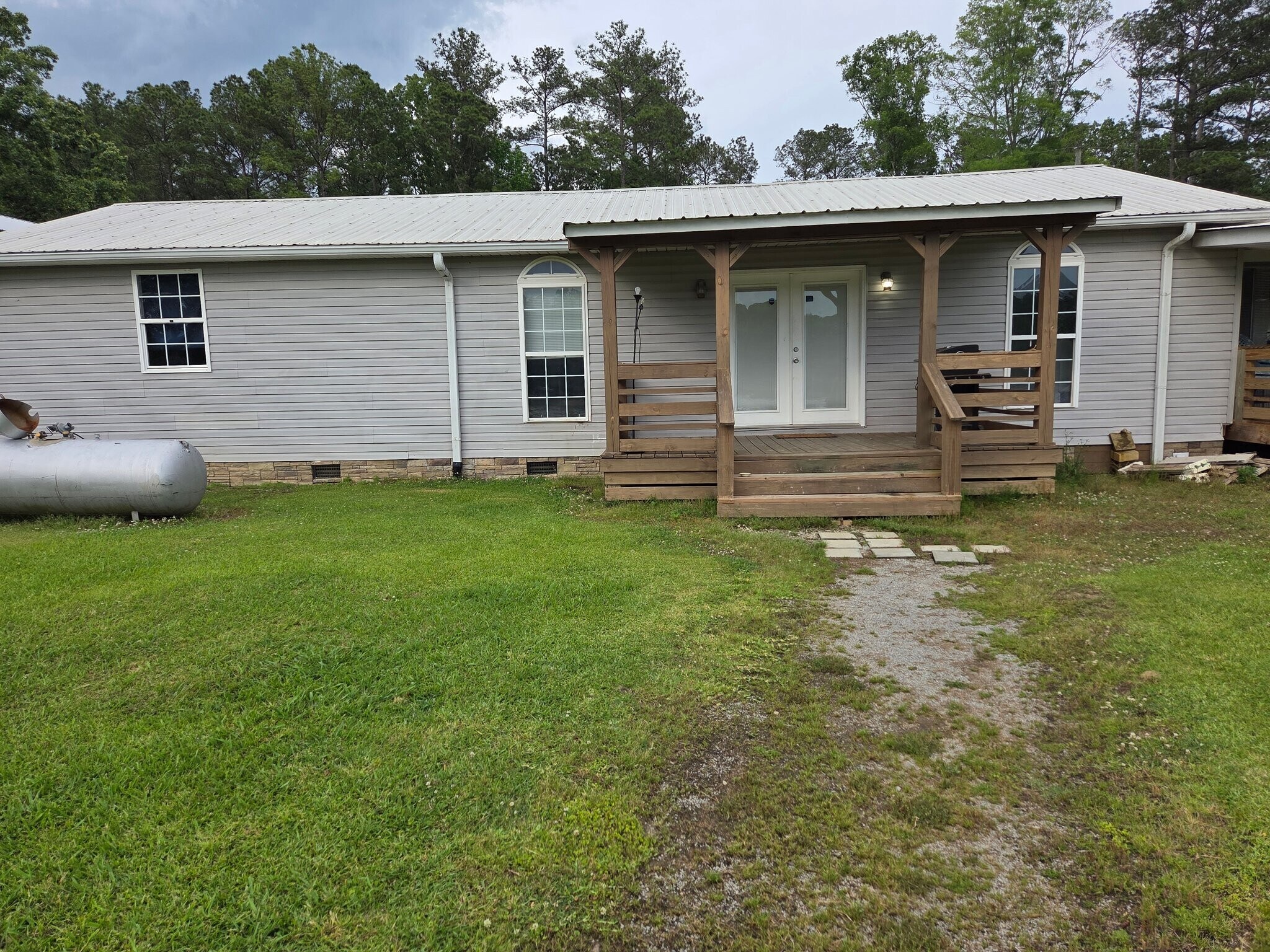 Building Photo - 4560 Shore Dr