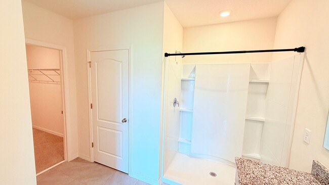 Building Photo - Charming Deltona 4/2 Ready for Move-in!